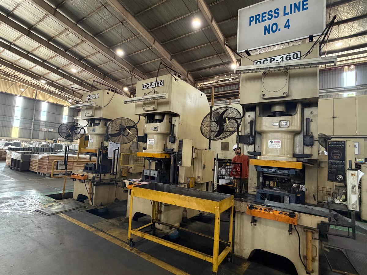 Line of used mechanical press machines in a factory